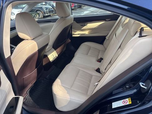 Used 2016 Lexus ES 350 w/ Luxury Package w/Wood Trim image 11