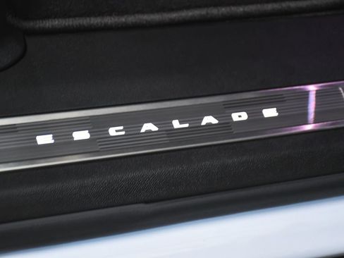 Used 2026 Cadillac Escalade ESV Platinum Sport w/ LPO, ONYX Package AWD/4WD image 15
