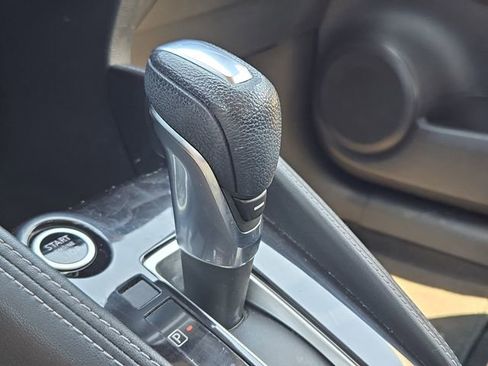 Used 2020 Nissan Kicks SR w/ SR Premium Package FWD image 15