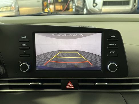 Used 2023 Hyundai Elantra SE FWD image 19