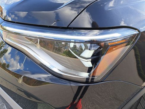 Used 2025 Volkswagen Taos SE w/ Panoramic Sunroof Package image 28