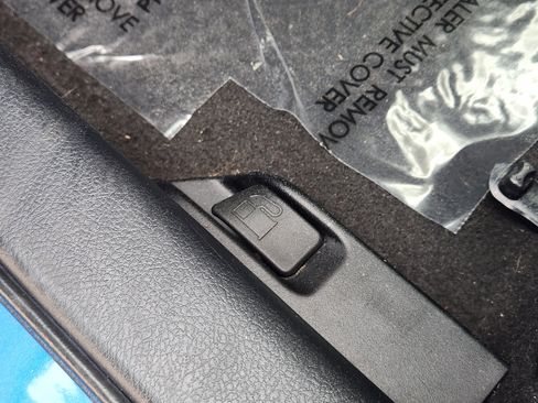 Used 2016 Toyota Yaris L image 31