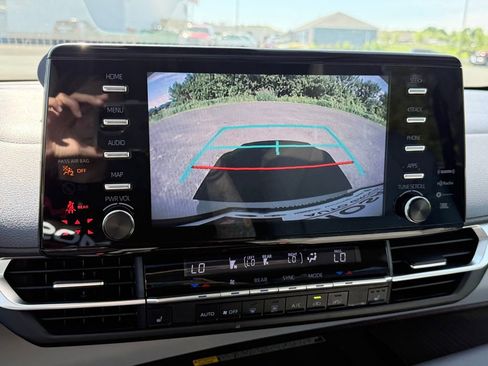 Used 2022 Toyota Sienna XLE w/ XLE Plus Package FWD image 32