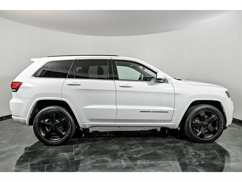 Used 2015 Jeep Grand Cherokee Altitude AWD/4WD image 10