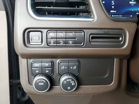 Used 2023 Chevrolet Suburban Z71 w/ Luxury Package AWD/4WD image 27