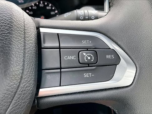Used 2024 Jeep Compass Latitude AWD/4WD image 18