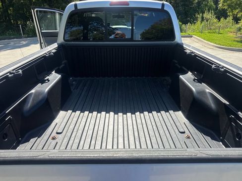 Used 2011 Toyota Tacoma 4x4 Double Cab w/ TRD Sport Pkg image 32