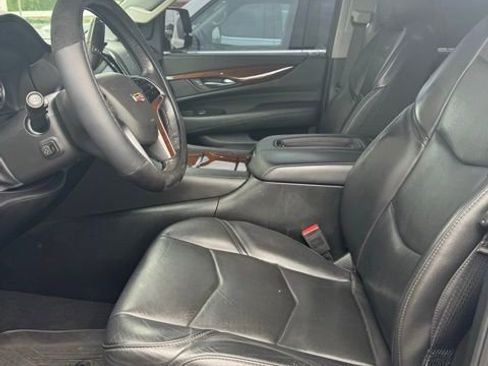 Used 2018 Cadillac Escalade 2WD image 4