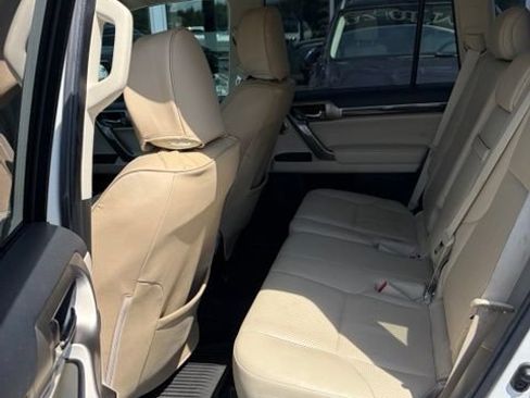 Used 2020 Lexus GX 460 Luxury w/ Accessory Package AWD/4WD image 6