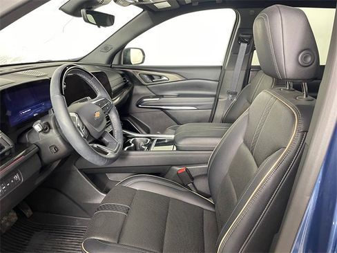 Used 2025 Chevrolet Traverse High Country w/ LPO, Floor Liner Package image 2