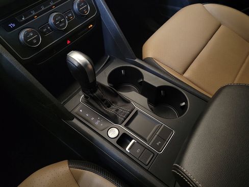 Used 2021 Volkswagen Atlas Cross Sport SE image 26