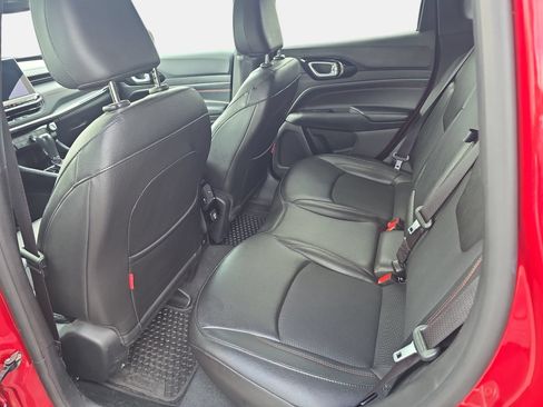 Used 2025 Jeep Compass Trailhawk AWD/4WD image 13