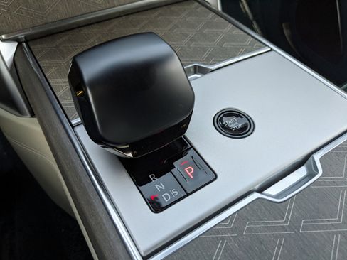 New 2025 Land Rover Range Rover SV image 30