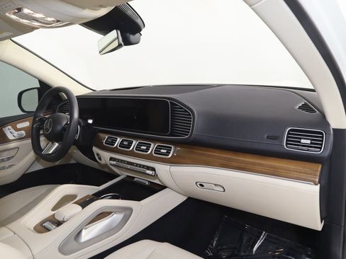 Used 2024 Mercedes-Benz GLS 580 4MATIC image 54