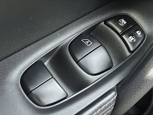 Used 2022 Nissan Rogue Sport SV AWD/4WD image 18