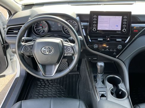 Used 2021 Toyota Camry SE image 11