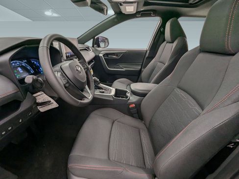 New 2025 Toyota RAV4 SE image 4