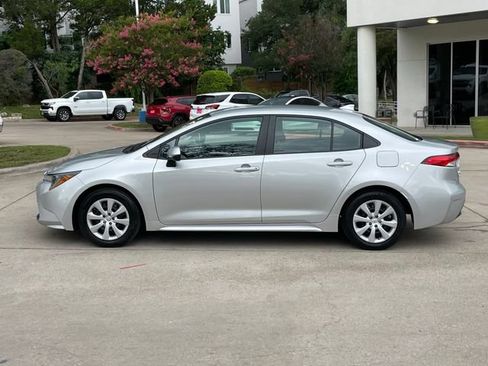 Used 2024 Toyota Corolla LE FWD image 3