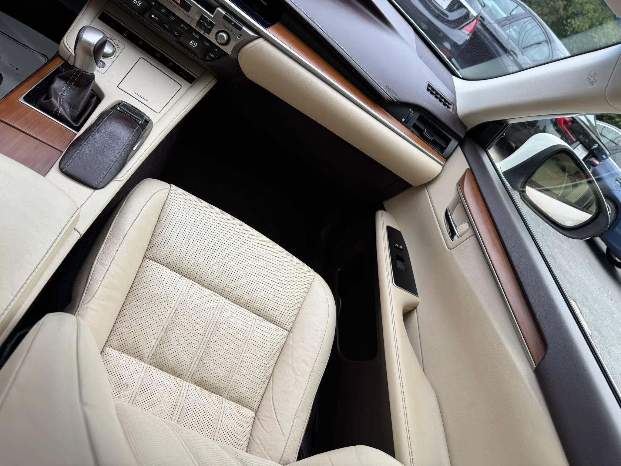 Used 2016 Lexus ES 300h FWD image 13
