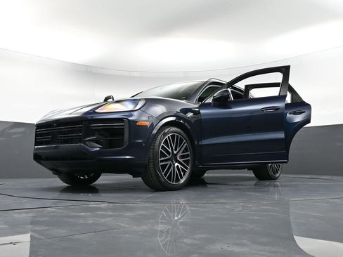 New 2025 Porsche Cayenne Turbo image 42