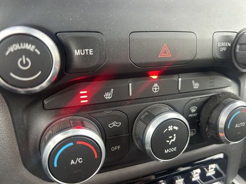 Used 2021 RAM 1500 Big Horn AWD/4WD image 12