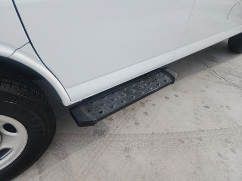 Used 2020 GMC Savana 2500 LS w/ Driver Convenience Package image 27