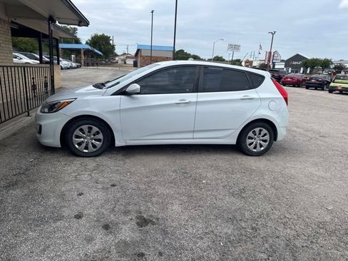 Used 2017 Hyundai Accent SE FWD image 1