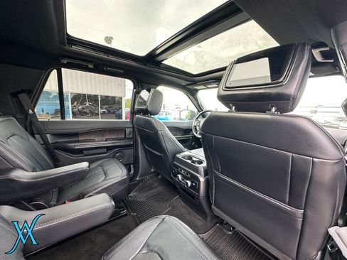 Used 2019 Ford Expedition Limited w/ Equipment Group 302A AWD/4WD image 29