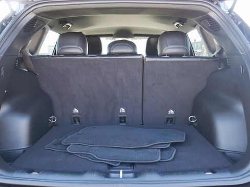 Used 2024 Jeep Compass Latitude image 11