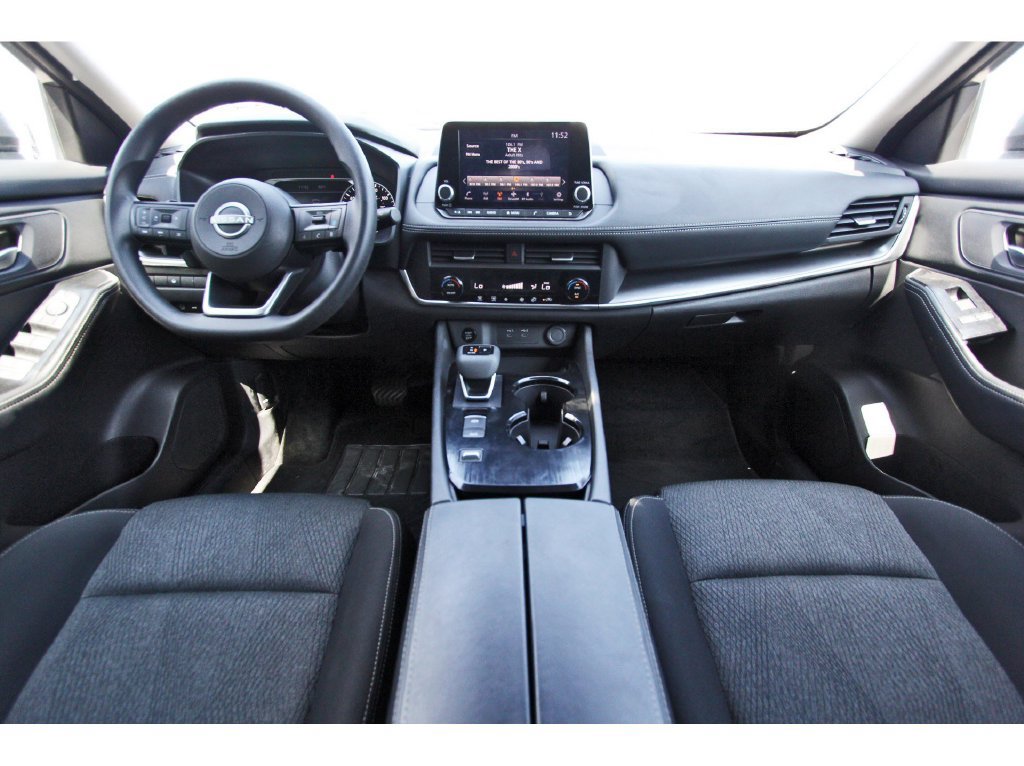 Used 2024 Nissan Rogue SV FWD image 10