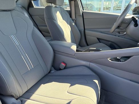 Certified 2025 Hyundai Elantra Sport FWD image 13