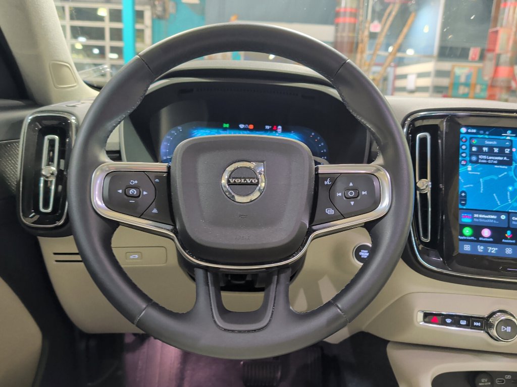 Used 2025 Volvo XC40 B5 Ultra w/ Climate Package AWD/4WD image 2