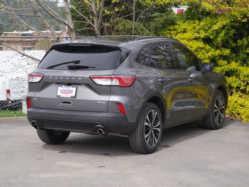 Certified 2022 Ford Escape SE w/ SE Sport Appearance Package image 25