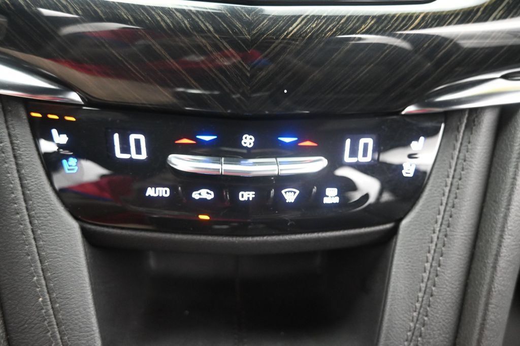 Used 2021 Cadillac XT6 Premium Luxury AWD/4WD image 33