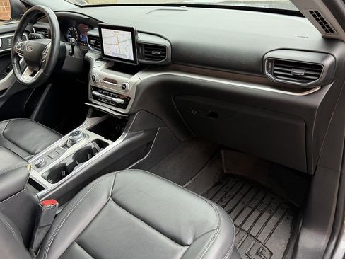 Used 2022 Ford Explorer XLT w/ Equipment Group 202A image 20