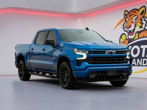 Used 2023 Chevrolet Silverado 1500 RST w/ Z71 Off-Road Package AWD/4WD image 3