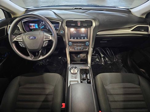 Used 2018 Ford Fusion SE w/ Fusion SE Technology Package FWD image 10