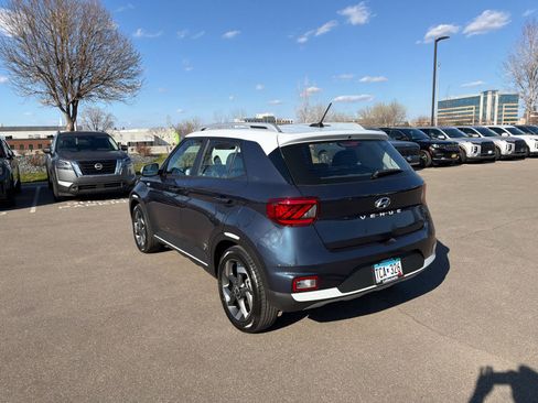 Certified 2025 Hyundai Venue Limited image 3