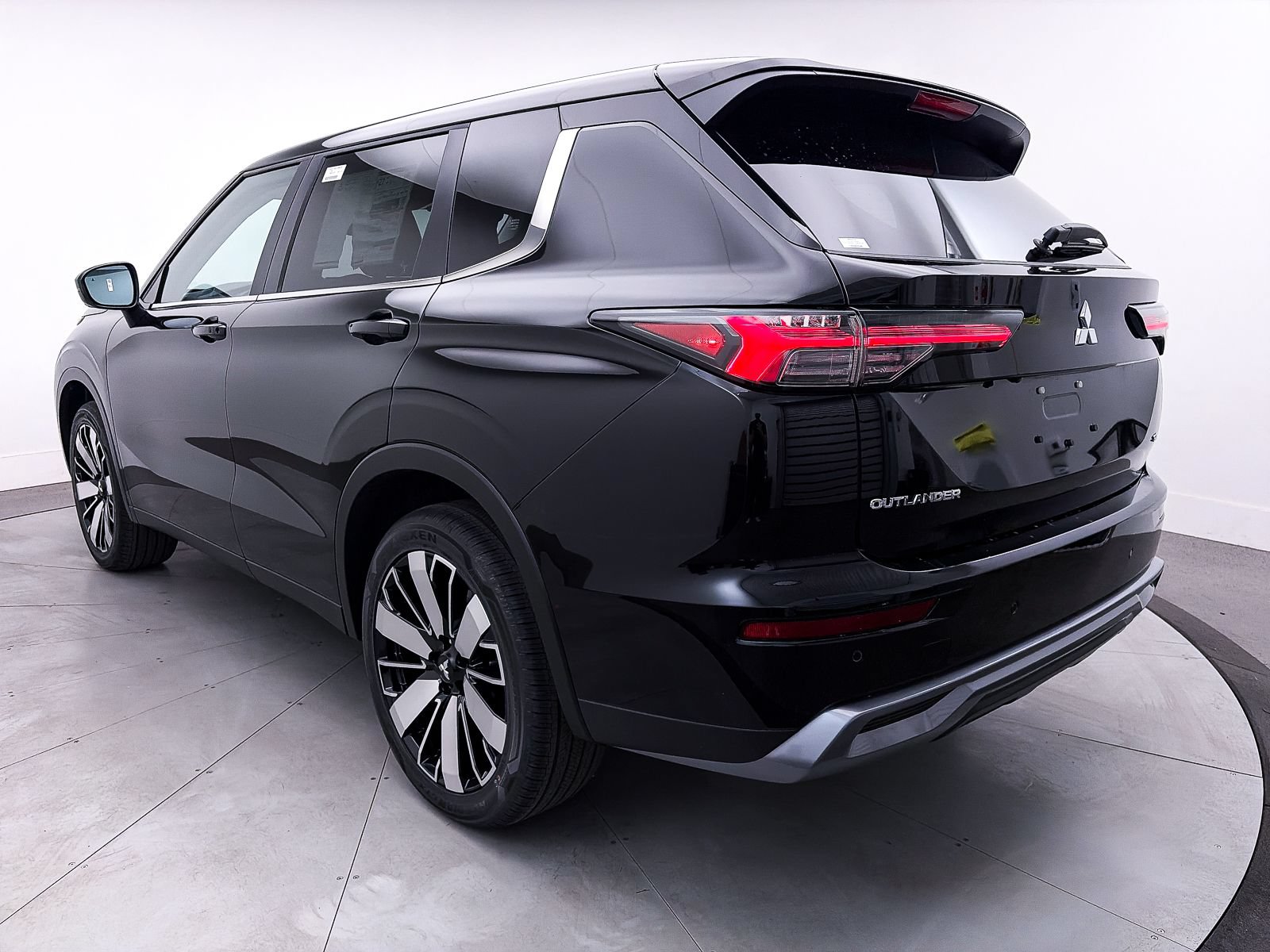 Used 2026 Mitsubishi Outlander SE AWD/4WD image 4