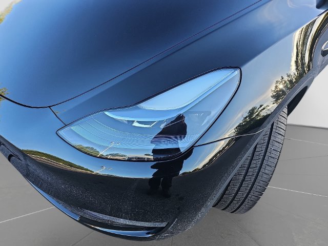 Used 2025 Tesla Model Y Long Range AWD/4WD image 35