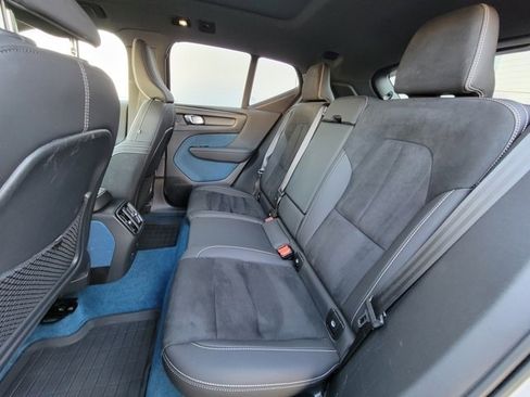 Used 2023 Volvo XC40 Recharge Ultimate image 22