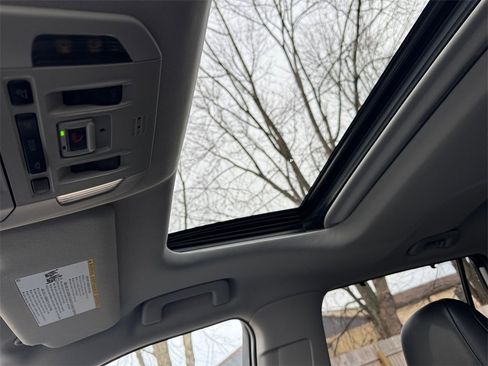 Used 2022 Toyota Highlander XLE image 27