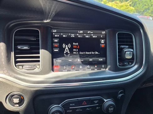 Used 2018 Dodge Charger R/T Scat Pack RWD image 19