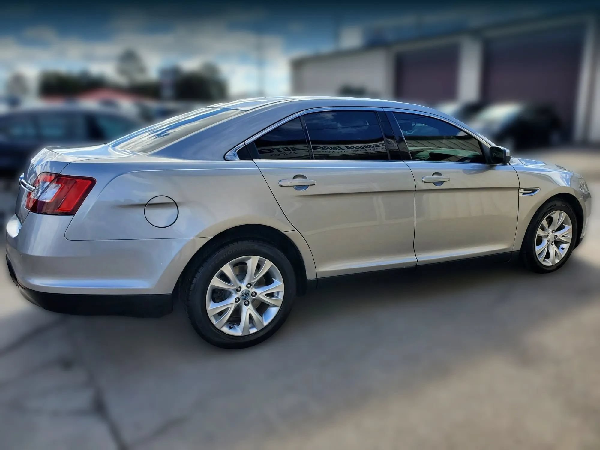 Used 2010 Ford Taurus SEL FWD image 9