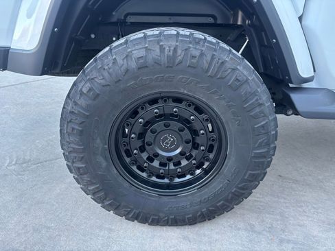 Used 2022 Jeep Gladiator Overland w/ Popular Equipment Package image 12