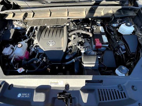 Used 2023 Toyota Highlander L FWD image 29
