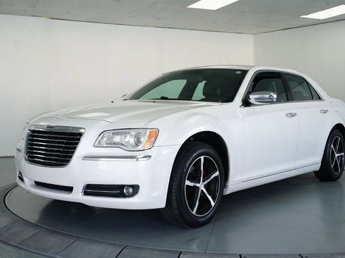 Used 2011 Chrysler 300 Limited image 5