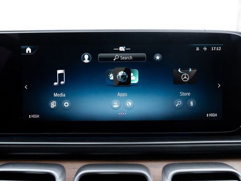 Used 2024 Mercedes-Benz GLS 450 4MATIC image 23