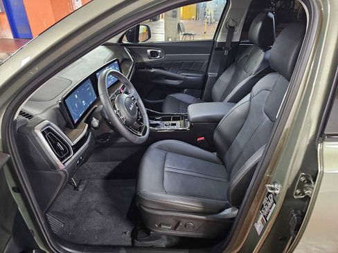 Used 2025 Kia Sorento SX image 24