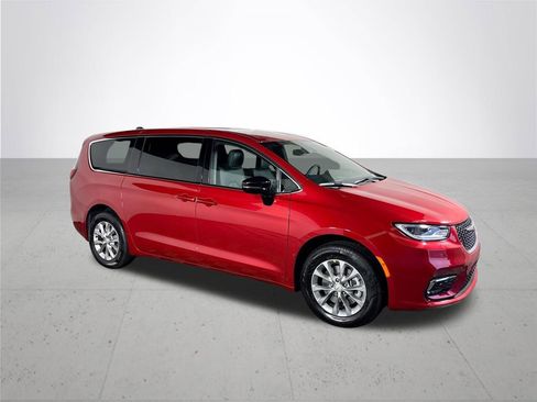 New 2026 Chrysler Pacifica Select AWD/4WD image 4